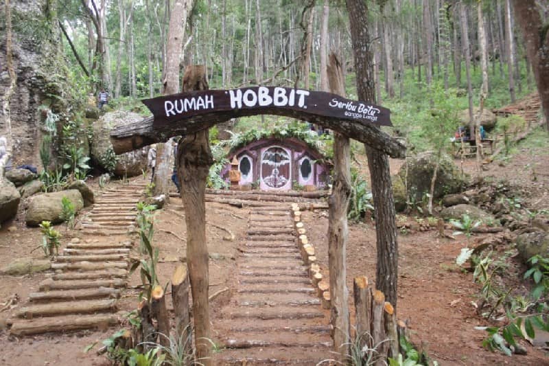 Mangunan Hobbit Park - Image 1