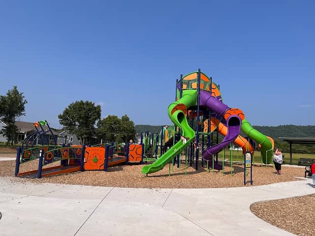 Seven Bridges Park - Image 1