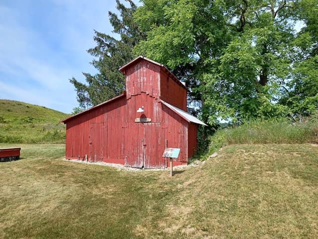 Maple Bay Farmhouse - Image 1