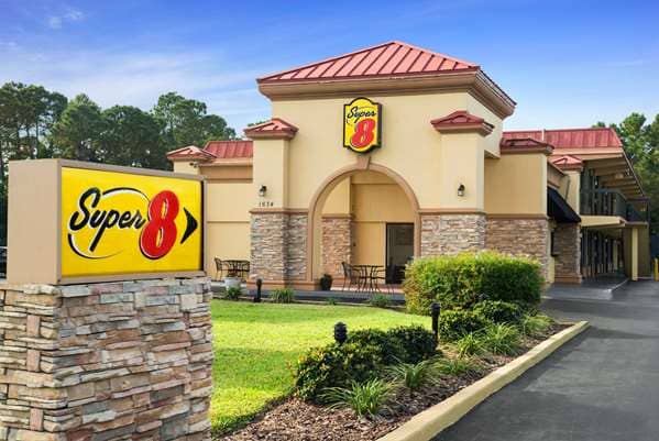 Super 8 by Wyndham Ormond Beach - Image 1