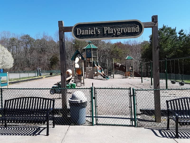 Yadkin County park - Image 2