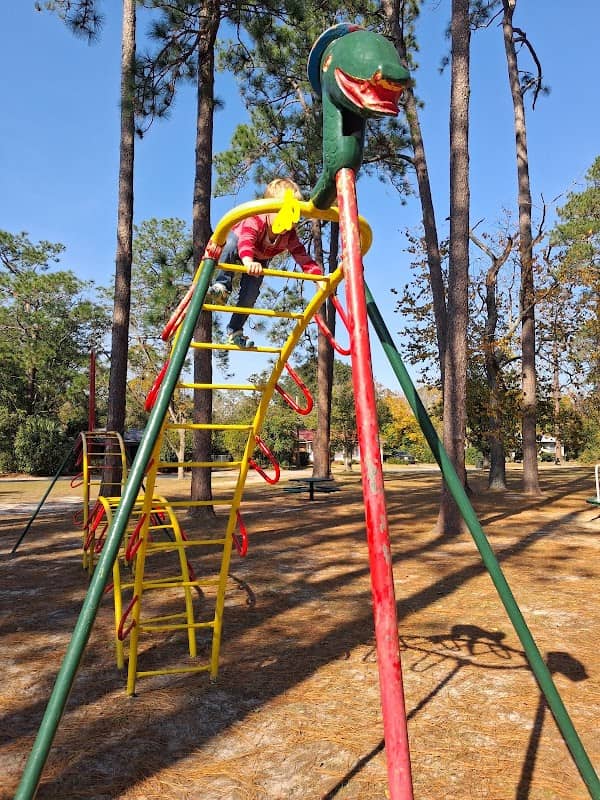 EE Moore Park - Image 2