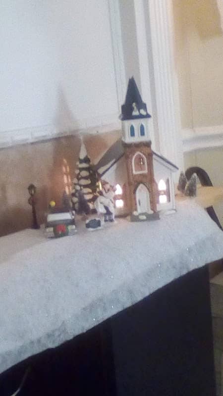 Chistmas Decor of Pearl Ms - Image 1