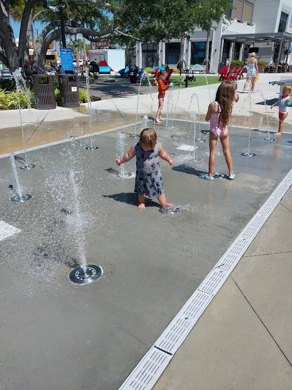 Downtown Wellen Splash Pad - Image 3