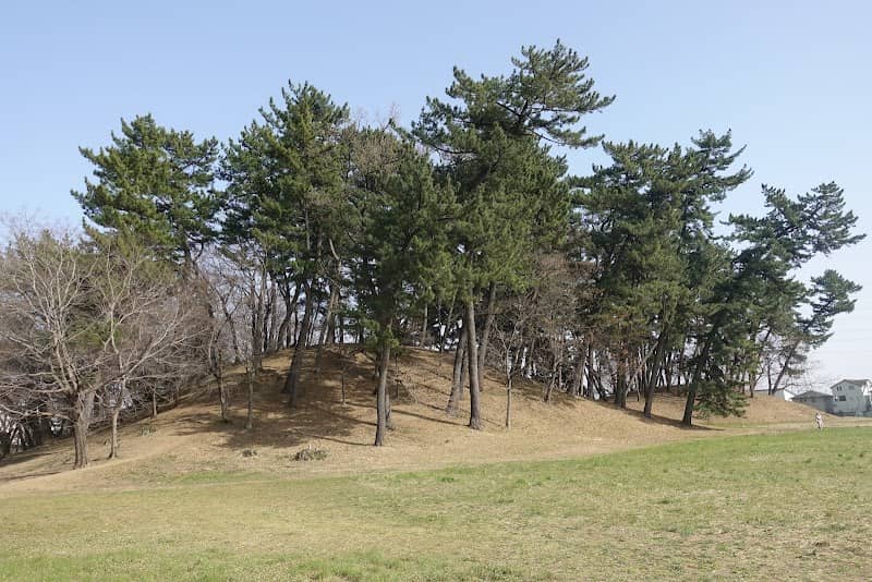 Hachiman-yama Park - Image 1
