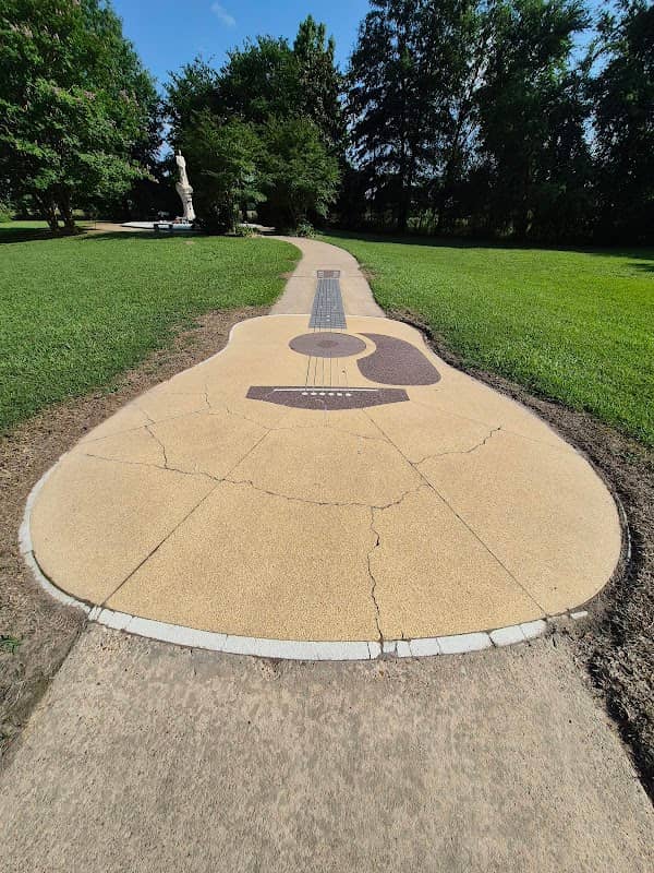 Grave of Gentleman Jim Reeves - Image 2