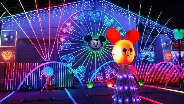 Magical Holiday Moments - Image 2