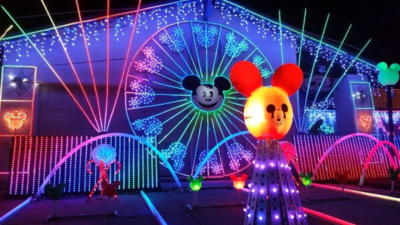 Magical Holiday Moments - Image 2