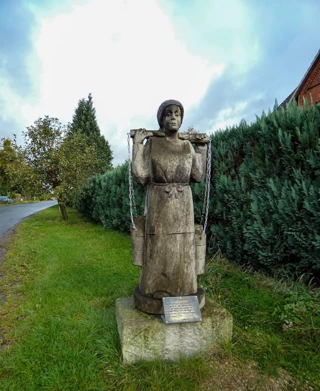 Skulptur "Die Melkerin" - Image 1
