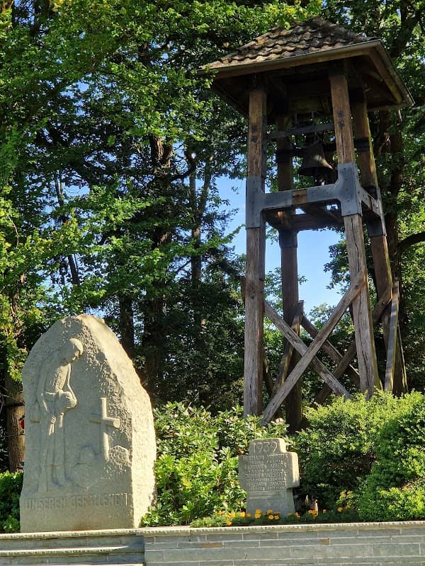 Kriegerdenkmal - Image 1