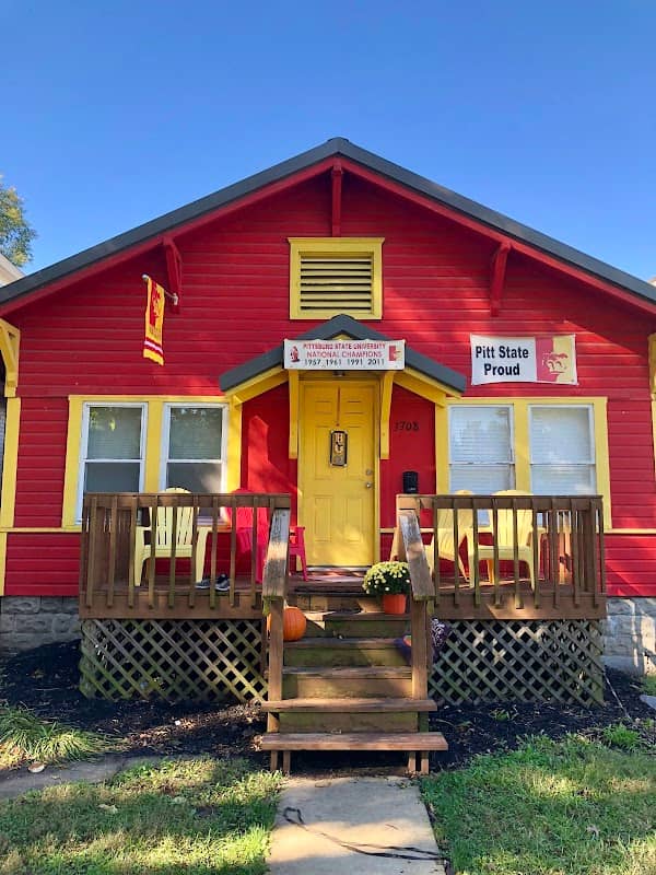 The Red & Yellow House - Image 1