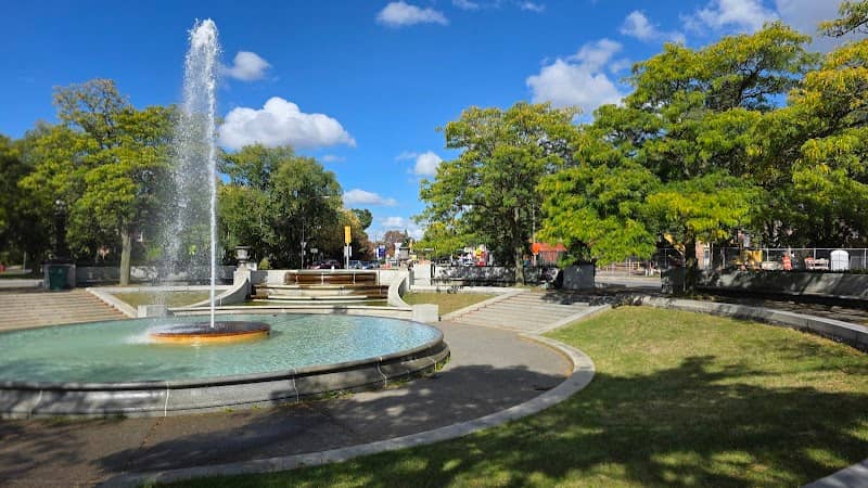 Gates Circle - Image 1
