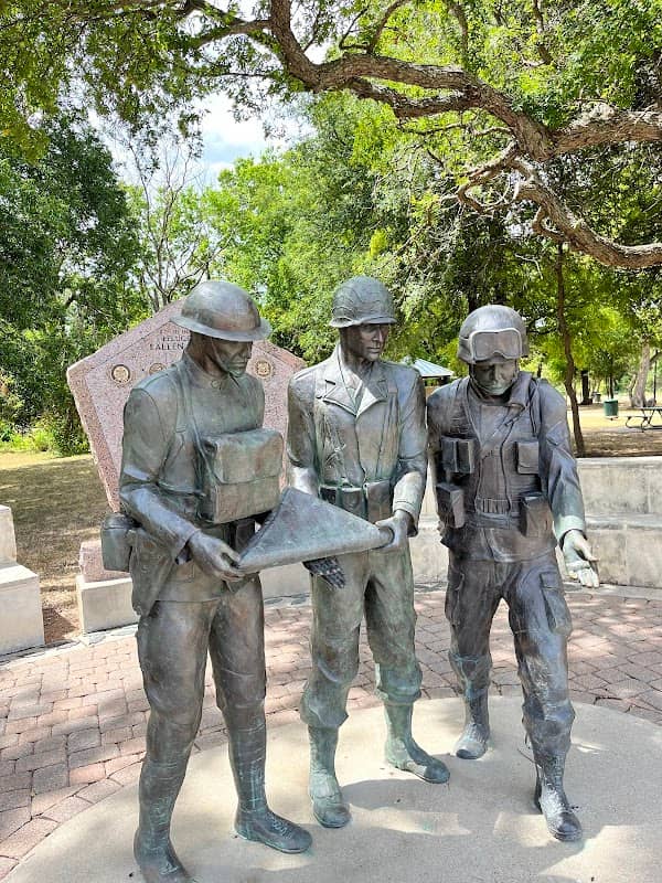 fallen warrior memorial in pfluger park - Image 2
