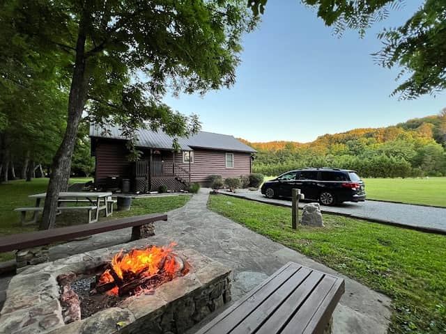 Climbing Bear Creekside Cabin - Image 1