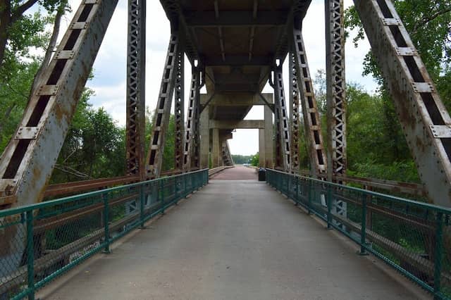 Meridian Bridge Plaza - Image 1
