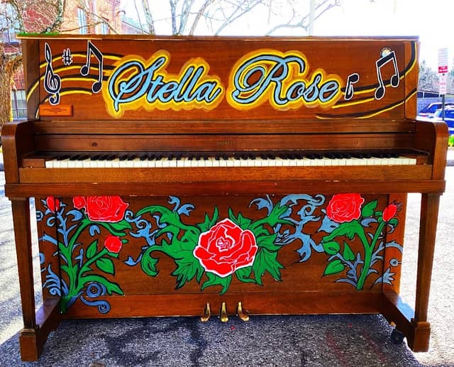 Stella Rose Outdoor Piano - Image 1