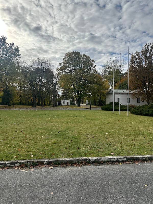 Dziedziniec pałacowy - Pałac w Falentach - Image 2