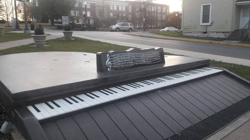 Elgie Woods Piano Park - Image 1