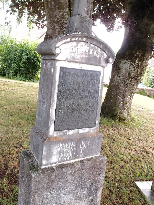 Sinnen- Park (alter Friedhof bei der Leonhardskapelle) - Image 1
