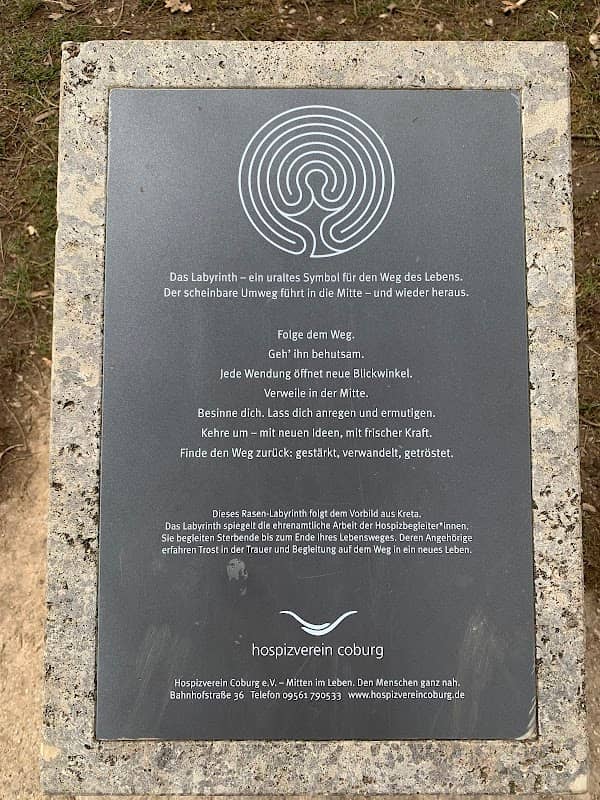 Labyrinth. Kunst im öffentlichen Raum - Image 1