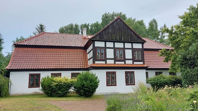 Dworek - Image 1