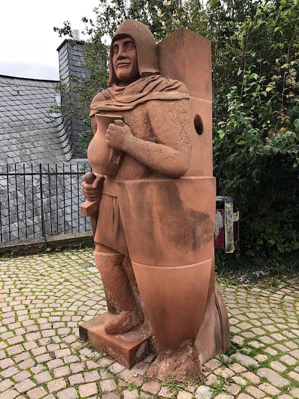 Steinstatue eines Ritters - Image 1