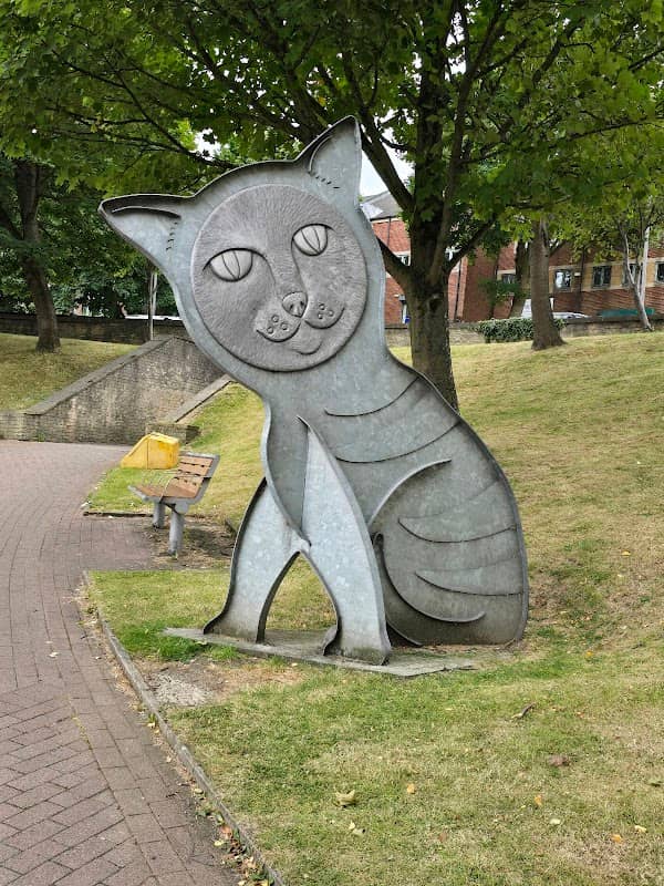 Alhambra Cat - Image 1