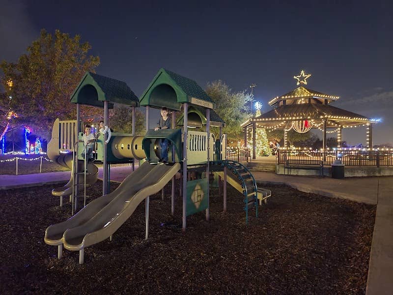 Towne Center Park - Image 1