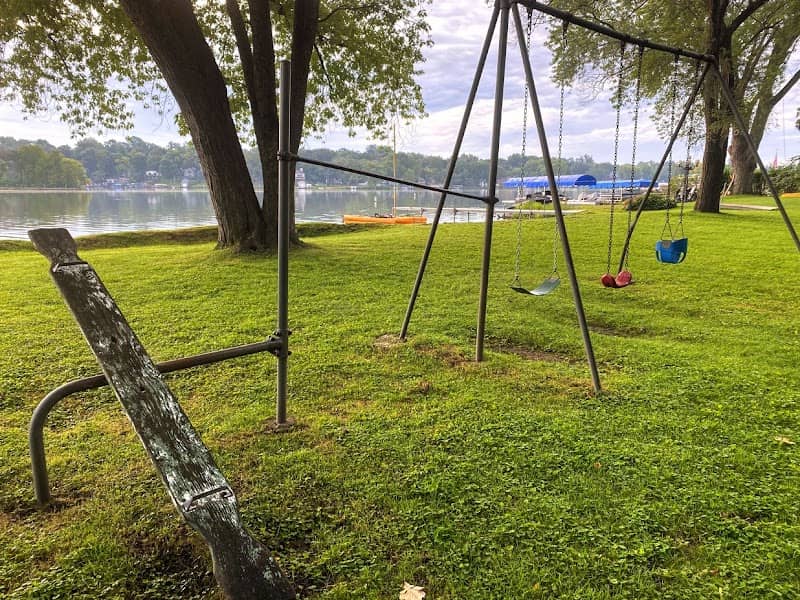 White Oaks Bay Park - Image 1