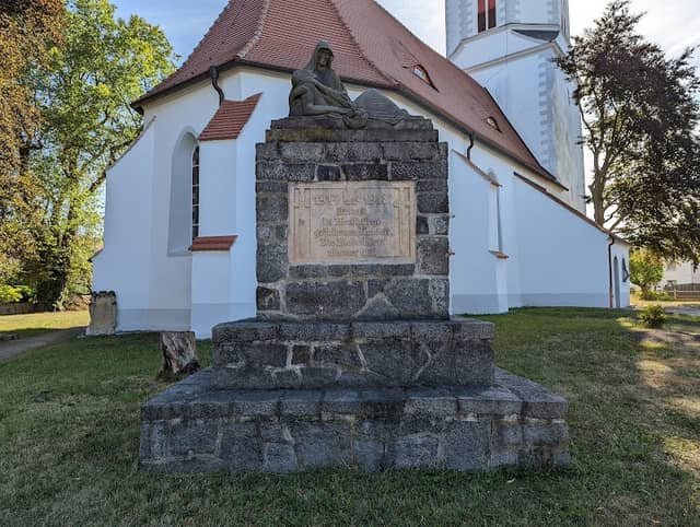 Gefallenendenkmal - Image 1