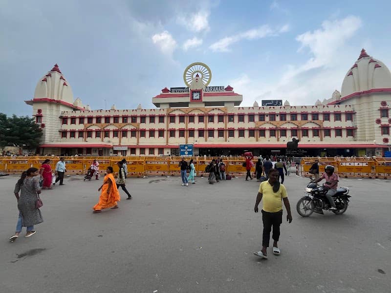 रेलवे स्टेशन वाराणसी - Image 1