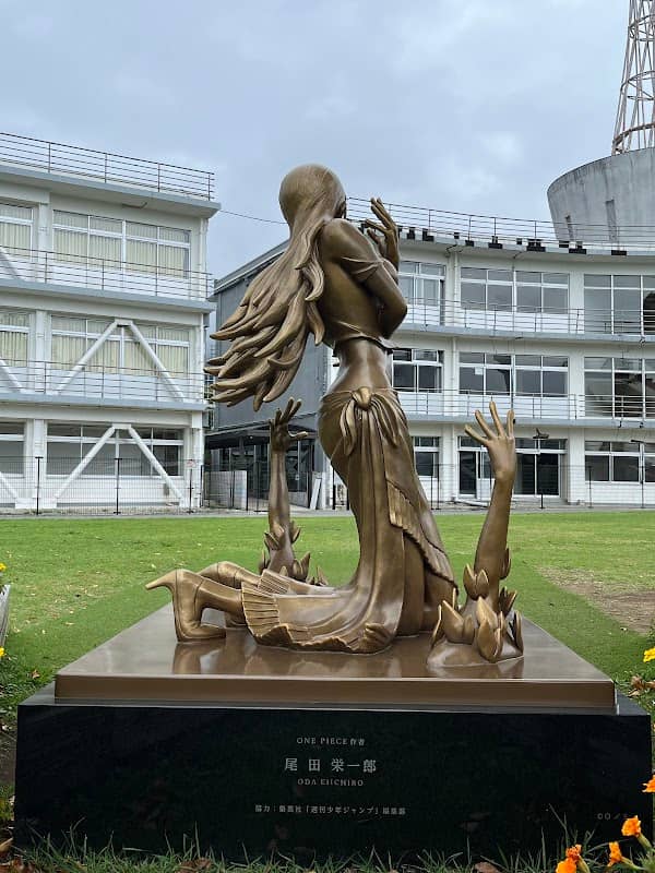 Robin Statue - Image 2