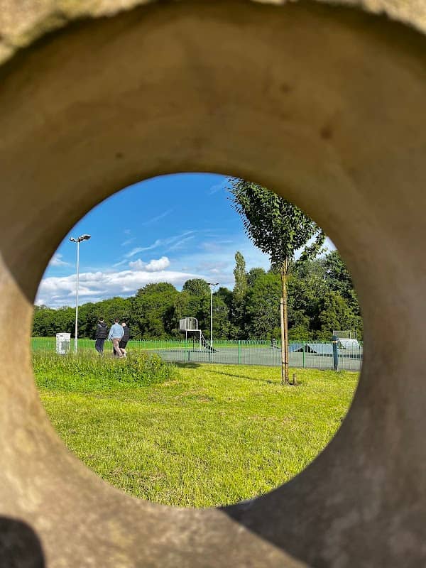 Mesnes Park - Image 2