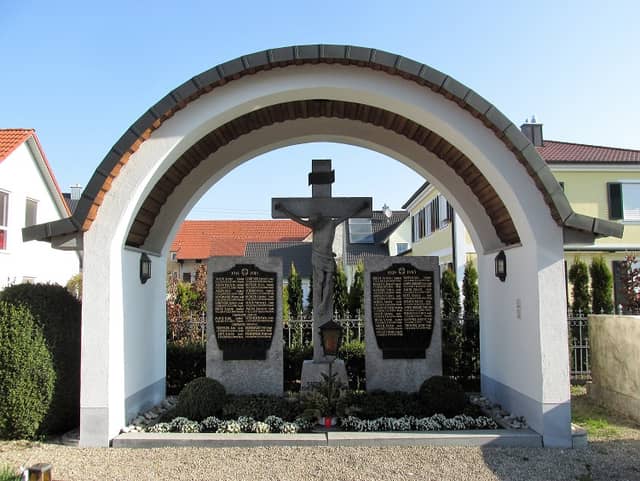 Kriegerdenkmal - Image 1
