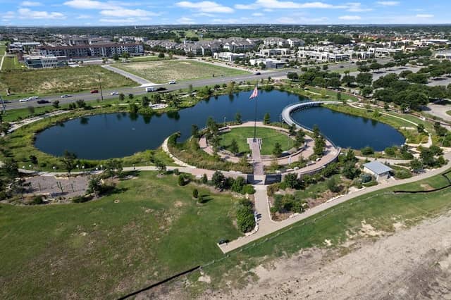 Heroes Memorial Park - Image 1