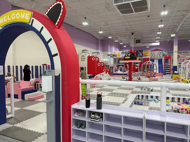 High Five Playhouse - Image 1