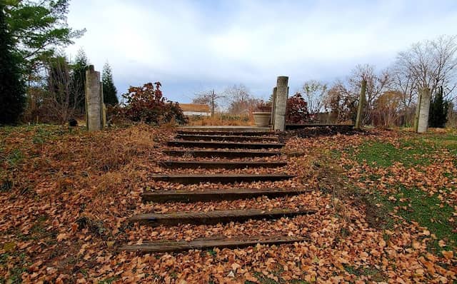 Franklin Art Garden - Image 1