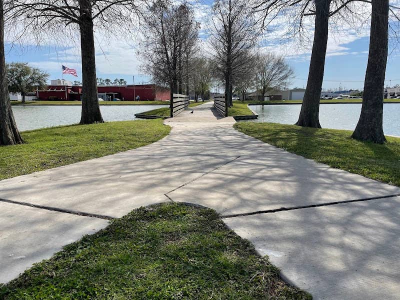 Holding Pond park - Image 1