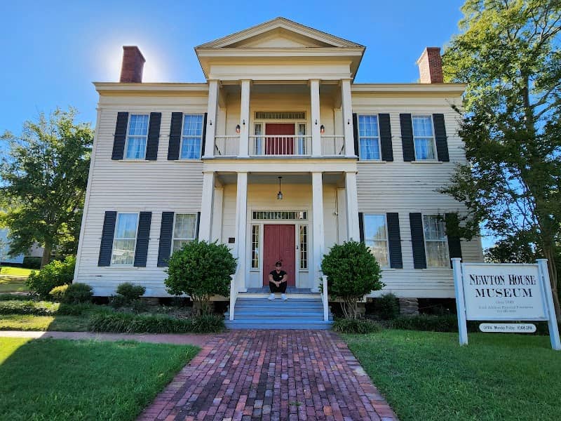 Newton House - Image 1