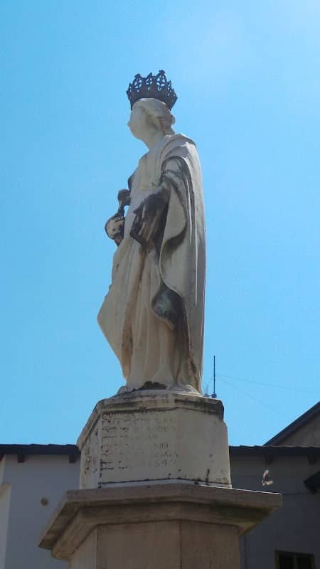 Piazza Sant'Agata con la sua statua di scuola gaginiana - Image 1