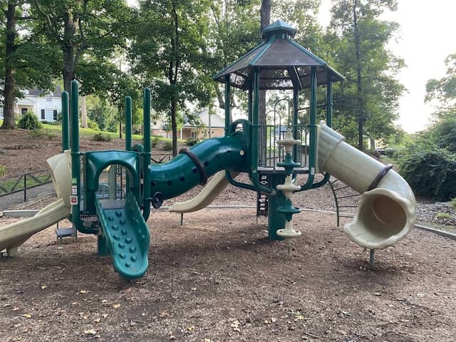 Riverside Park - Image 2