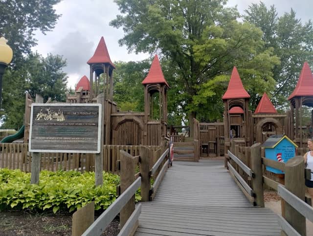Commons Park - Image 1
