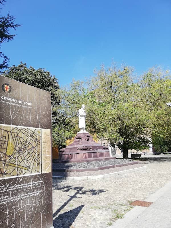 Monumento a Paolo Gorini - Image 2