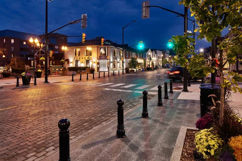 Oakville Town Square - Image 3