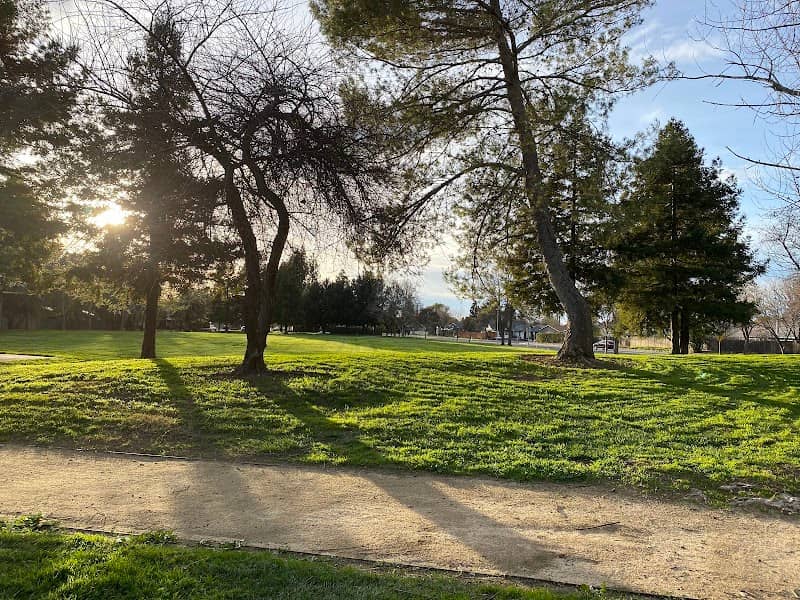 Linden Park - Image 2