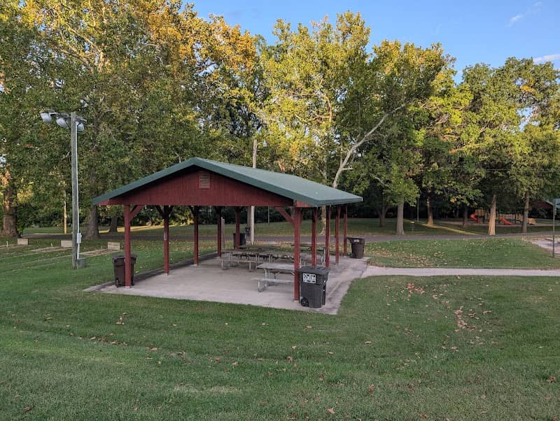 Horseshoe Shelter - Image 1