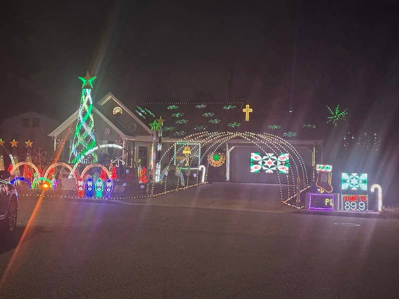 Stern Family Holiday Light Show - Image 2
