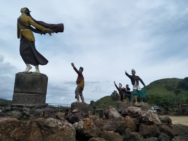 Mandalika Princess Statue - Image 1