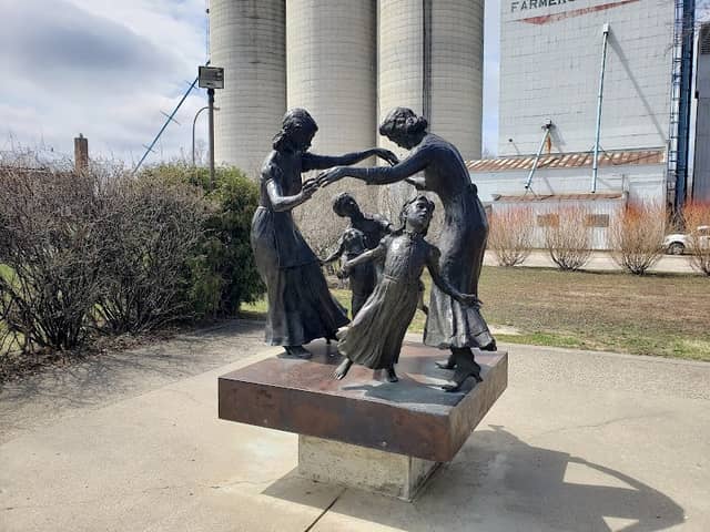 "The Mothers" Sculpture - Image 3