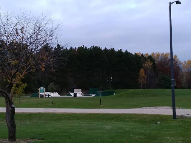 Swan Park - Image 1